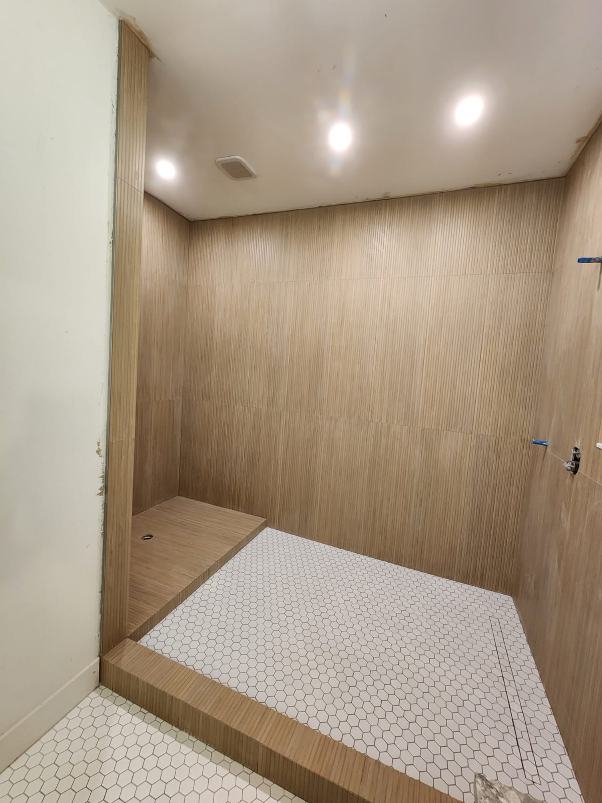 Shower installation